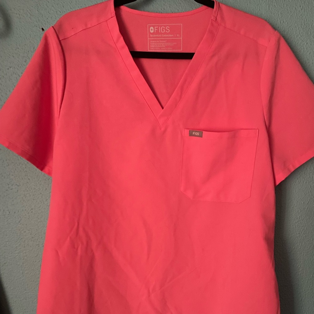Pink figs top